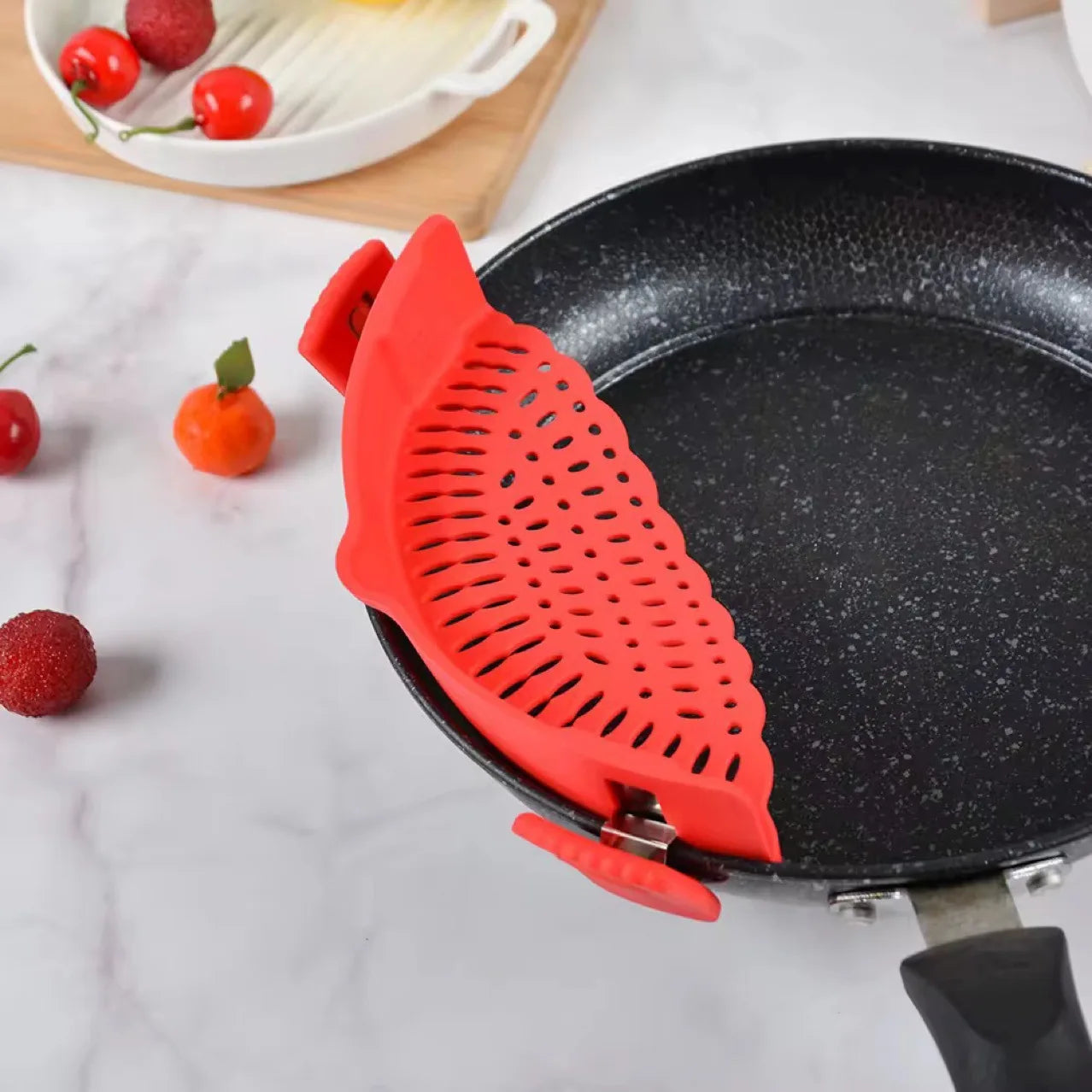 Snap-On Pasta Strainer – Clip for Pots, Pans & Bowls