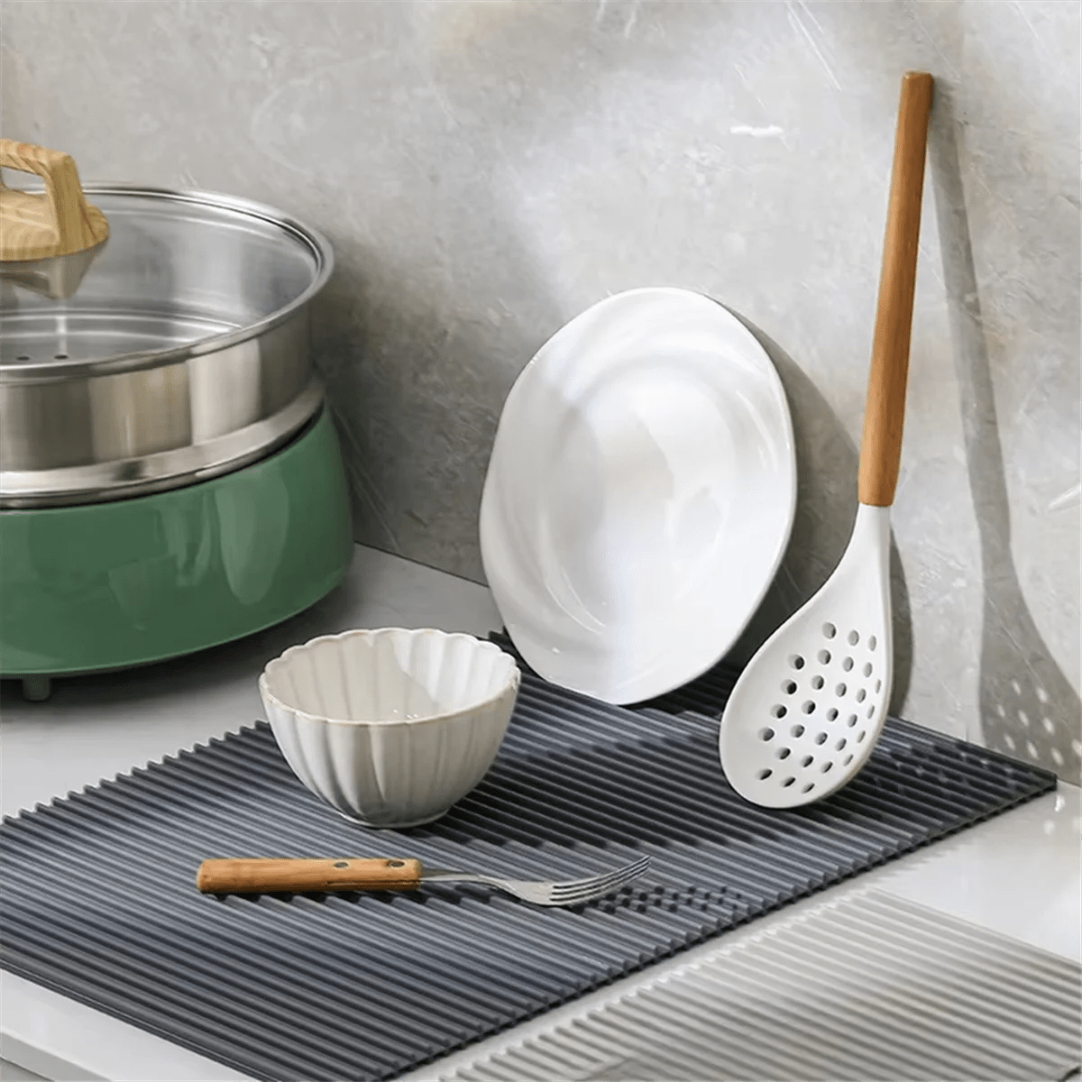 A72P Silicone Kitchen Mats for Countertop - High Temperature , Anti-Scalding, Anti-Slip Coasters and Placemats